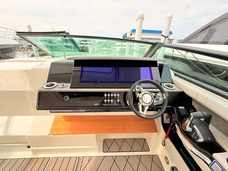Slide: The Image of Sea Ray SLX 400 Outboard 2026 - 60