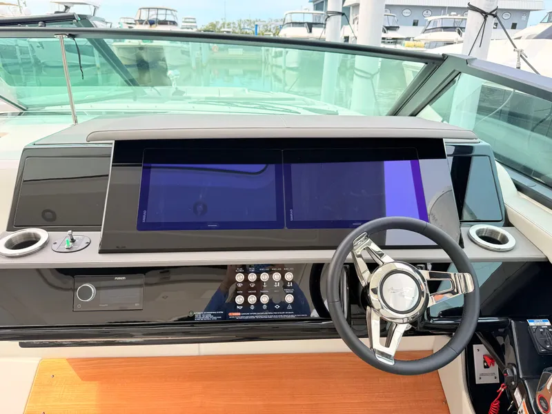 Slide: The Image of Sea Ray SLX 400 Outboard 2026 - 61