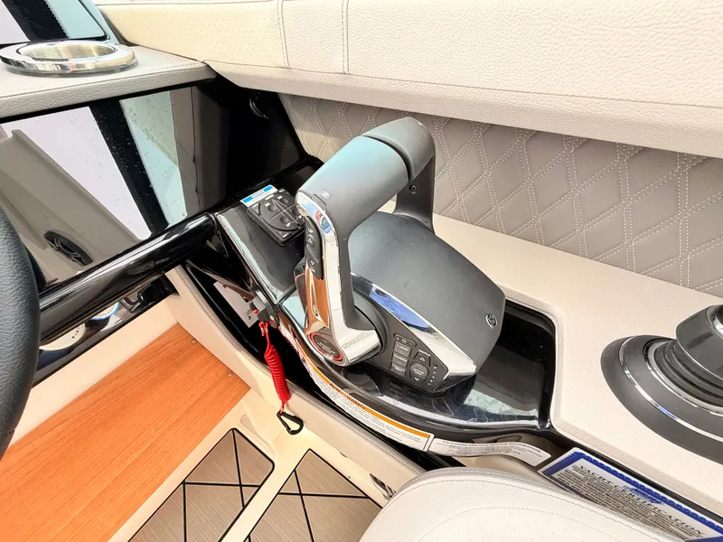 Slide: The Image of Sea Ray SLX 400 Outboard 2026 - 63