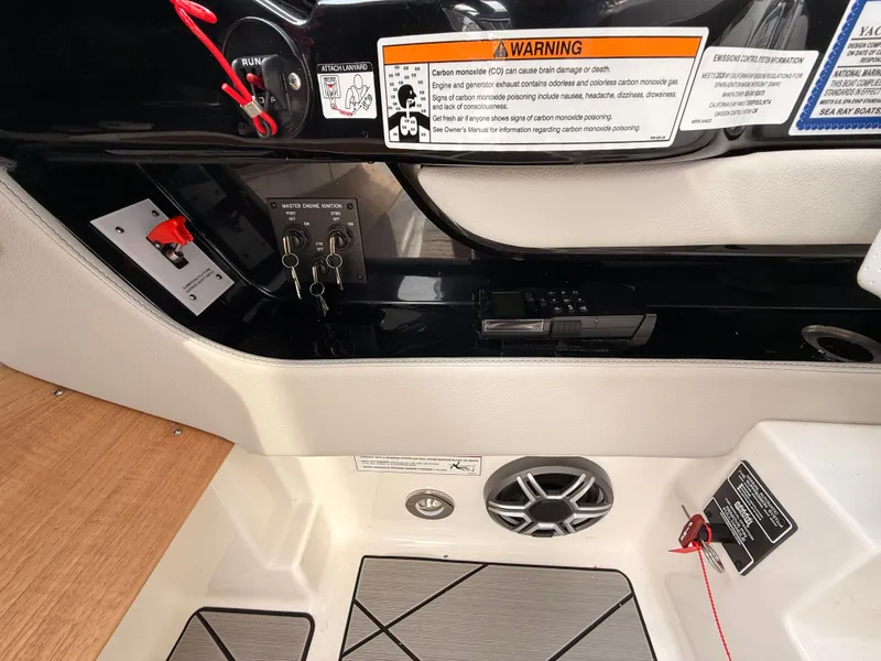 Slide: The Image of Sea Ray SLX 400 Outboard 2026 - 64