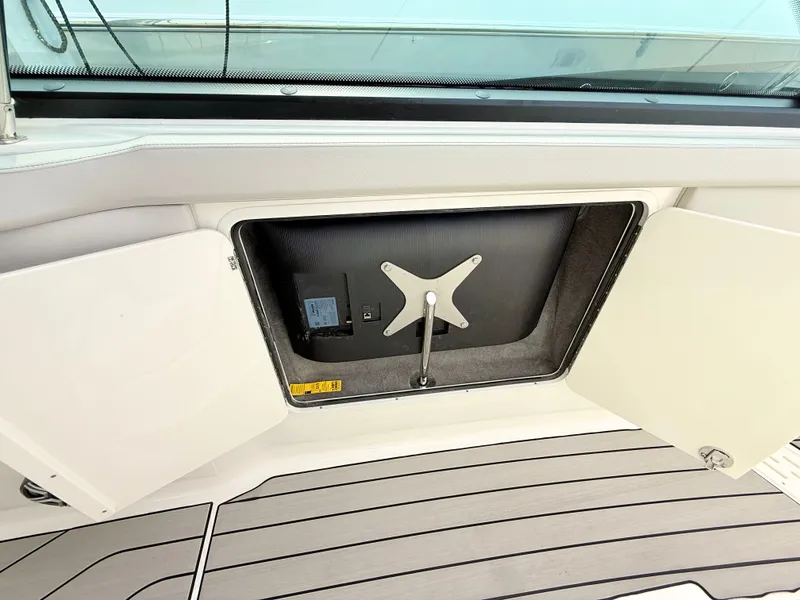 Slide: The Image of Sea Ray SLX 400 Outboard 2026 - 66