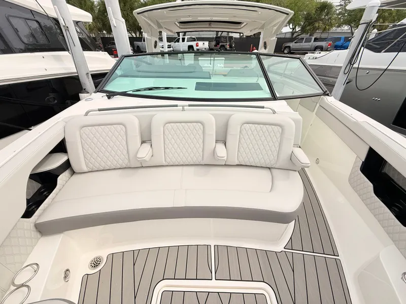 Slide: The Image of Sea Ray SLX 400 Outboard 2026 - 69