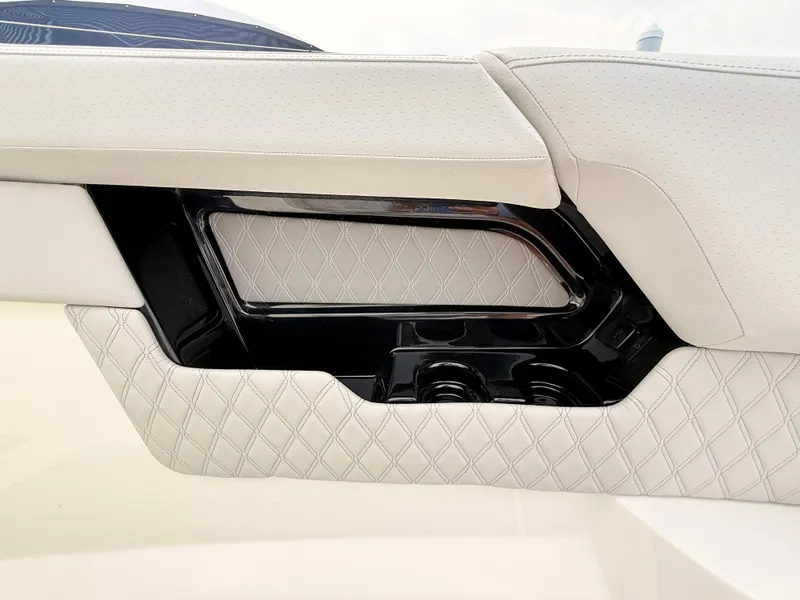 Slide: The Image of Sea Ray SLX 400 Outboard 2026 - 71