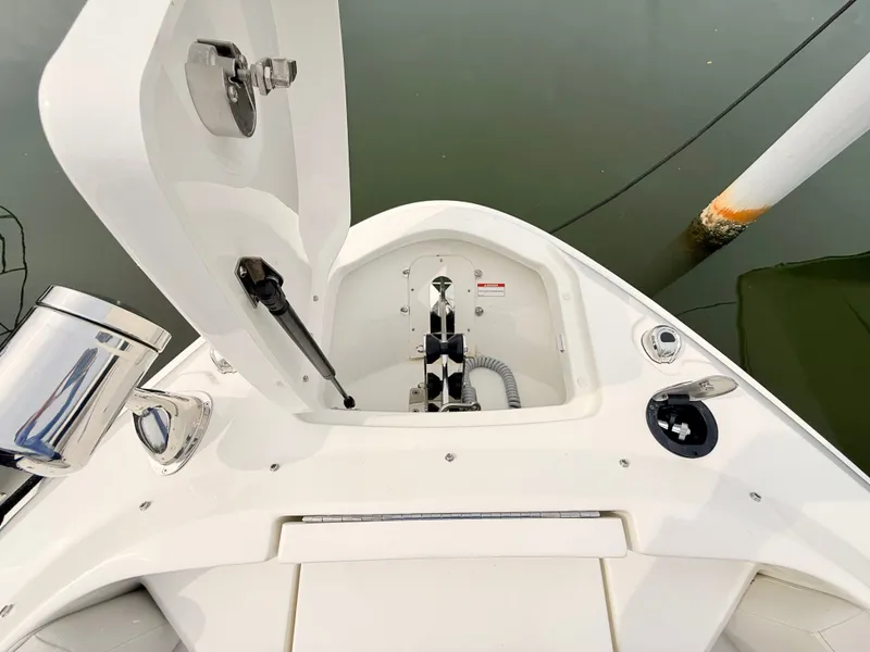 Slide: The Image of Sea Ray SLX 400 Outboard 2026 - 75