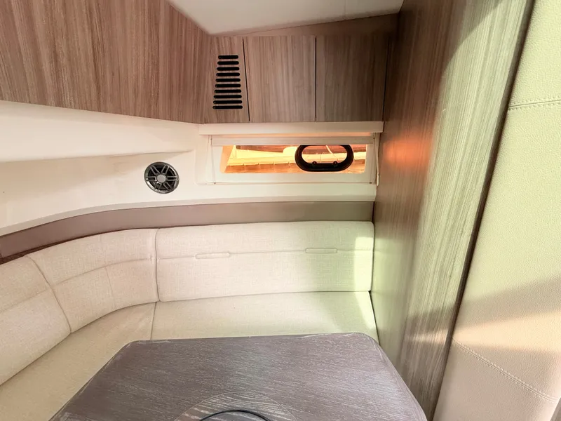 Slide: The Image of Sea Ray SLX 400 Outboard 2026 - 80