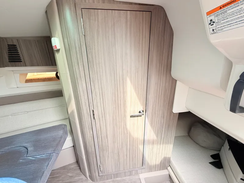 Slide: The Image of Sea Ray SLX 400 Outboard 2026 - 87