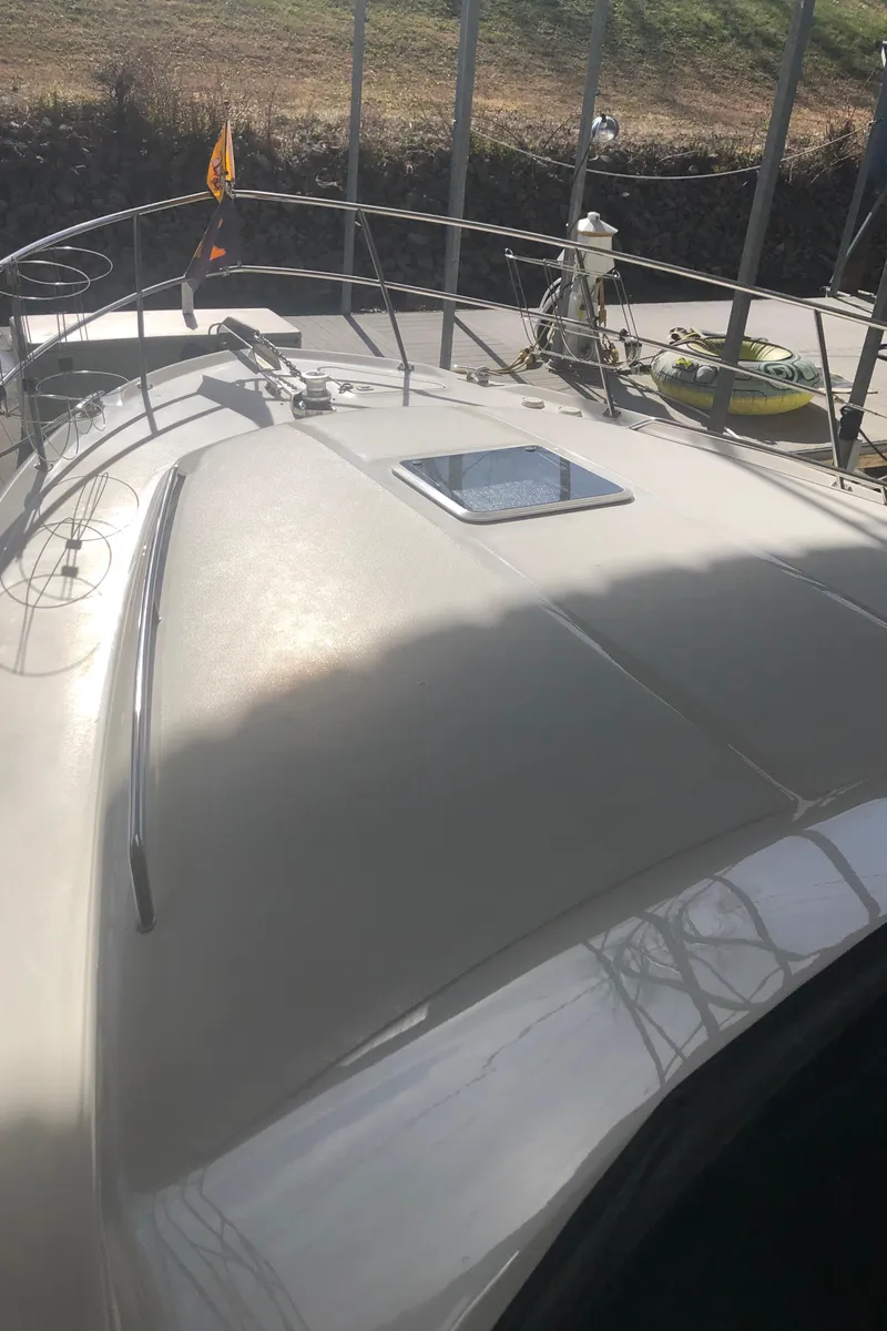 Slide: The Image of 2001 Sea Ray 400 Sedan Bridge yacht deck with railing and hatch. - 15