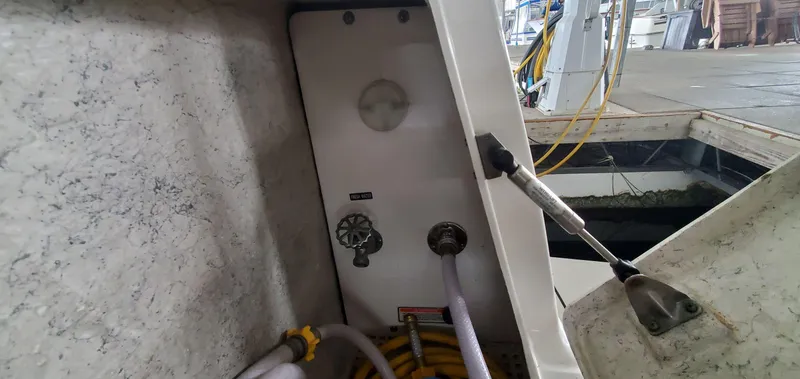 Slide: The Image of Sea Ray 400 Sedan Bridge 2001 boat utility connections at dockside. - 26