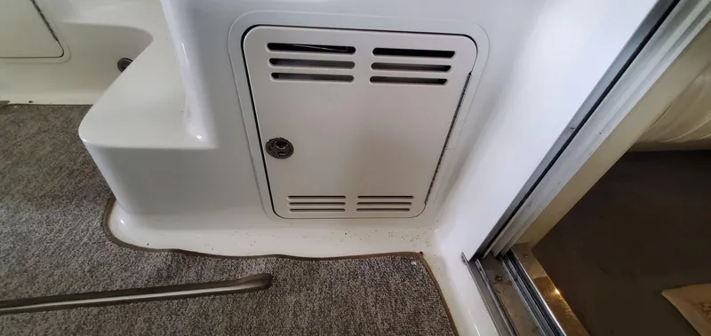 Slide: The Image of 2001 Sea Ray 400 Sedan Bridge interior hatch with carpeted flooring. - 34