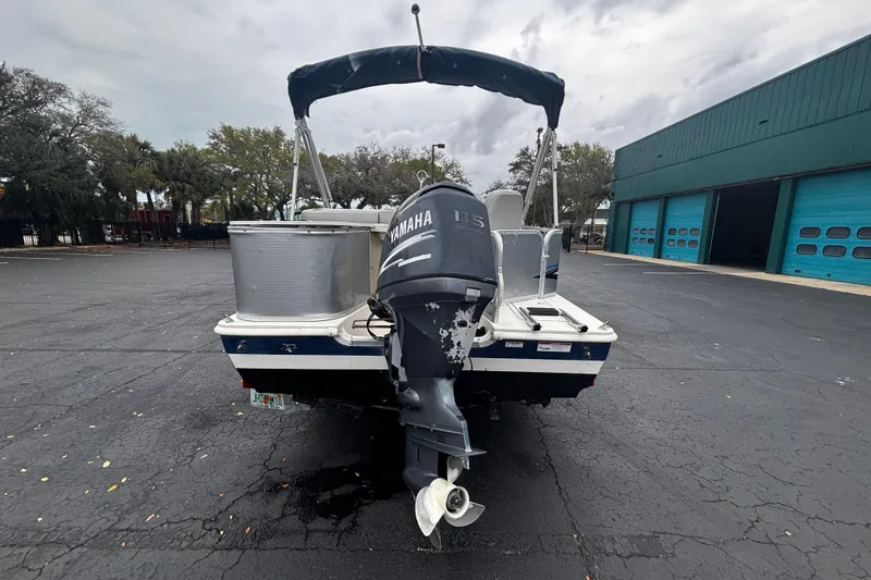 Slide: The Image of 2008 Hurricane FunDeck 226 REF-3 Gate boat with Yamaha 115 outboard motor. - 3