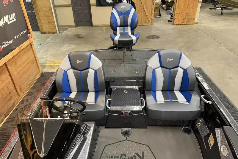 Slide: The Image of Interior of 2026 Ranger Z519 Cup-Equipped boat. - 13