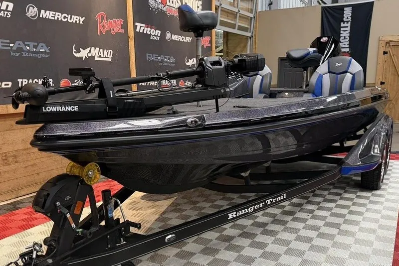 Slide: The Image of 2026 Ranger Z519 Cup-Equipped boat in a showroom. - 14