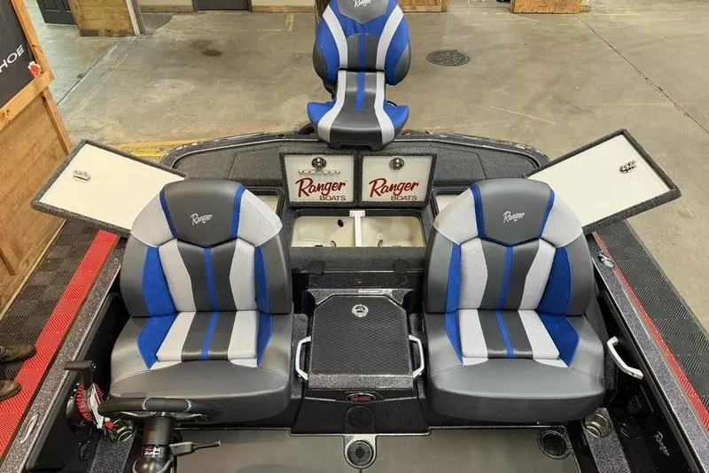 Slide: The Image of Interior view of 2026 Ranger Z519 Cup-Equipped boat. - 15