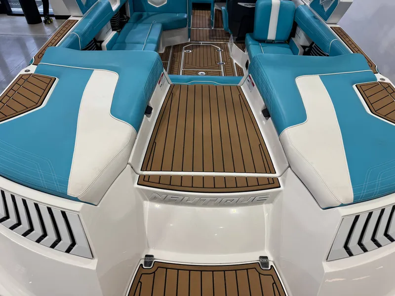 Slide: The Image of Nautique Super Air Nautique G23 2018 - 10