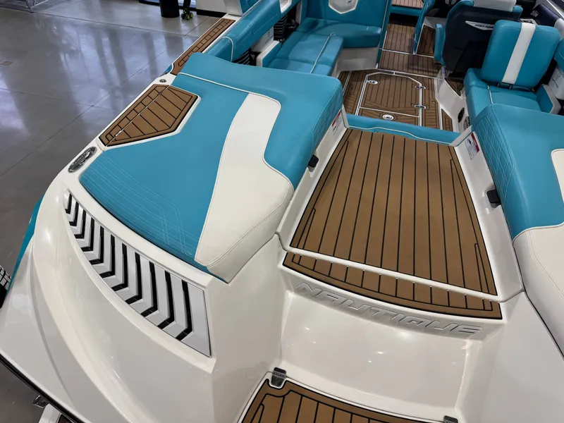 Slide: The Image of Nautique Super Air Nautique G23 2018 - 12