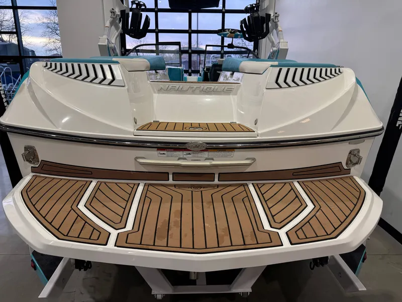 Slide: The Image of Nautique Super Air Nautique G23 2018 - 8