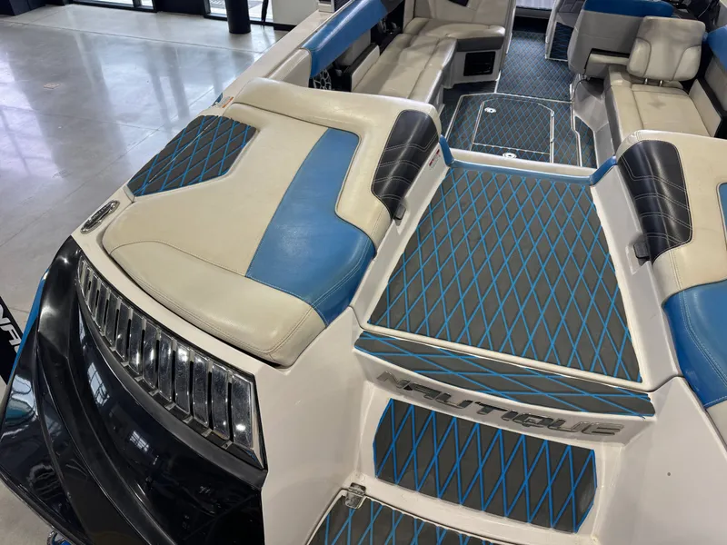 Slide: The Image of Nautique Super Air Nautique G25 2013 - 12