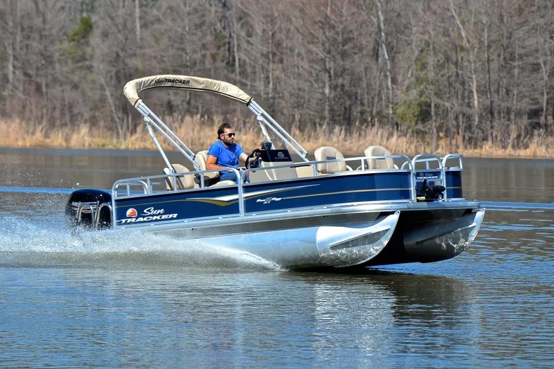 The Image of Sun Tracker Bass Buggy 18 DLX 2024 - undefined