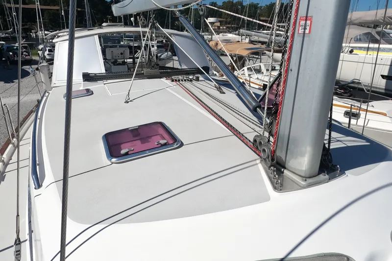Slide: The Image of 2005 Catalina Morgan 440 sailboat deck with rigging and hatches in marina setting. - 18