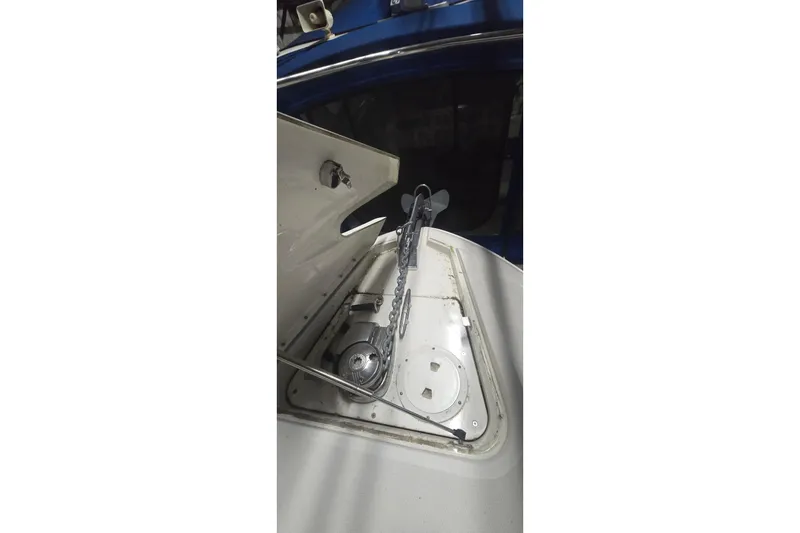 Slide: The Image of Anchor system of a 2009 Sea Ray Sundancer 350 boat. - 6