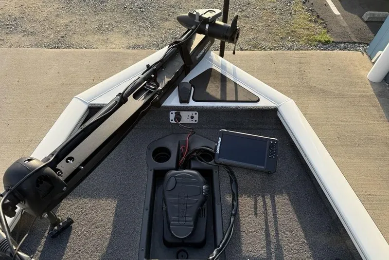 Slide: The Image of 2022 Tracker Pro Team 175 TXW boat with trolling motor and fish finder. - 7
