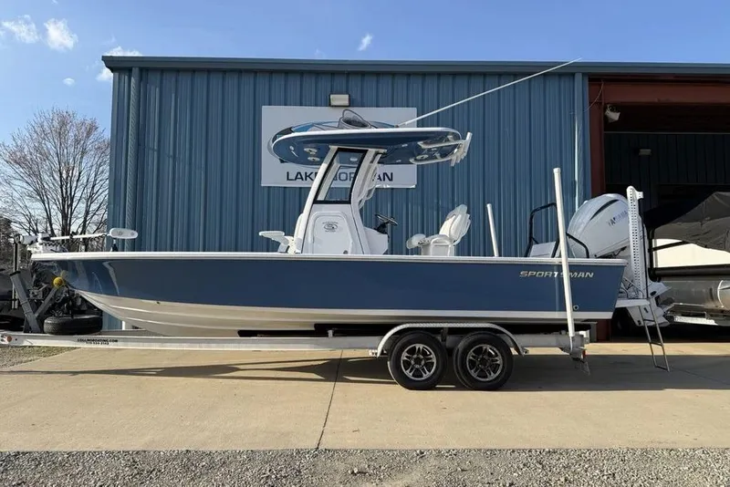 The Image of Sportsman Masters 247OE Bay Boat 2022 - undefined