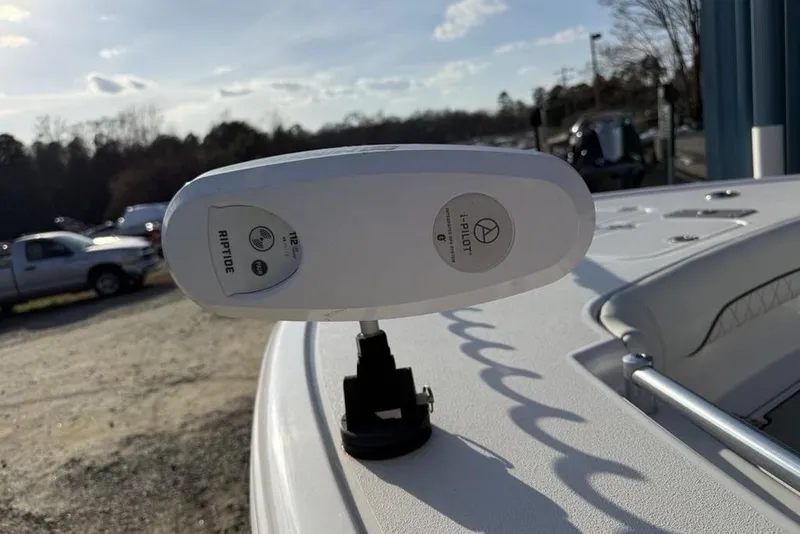 Slide: The Image of 2022 Sportsman Masters 247OE Bay Boat with i-Pilot Riptide trolling motor. - 8