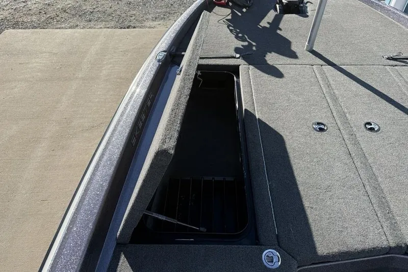 Slide: The Image of 2021 Skeeter ZXR21 boat with open storage compartment on deck. - 6