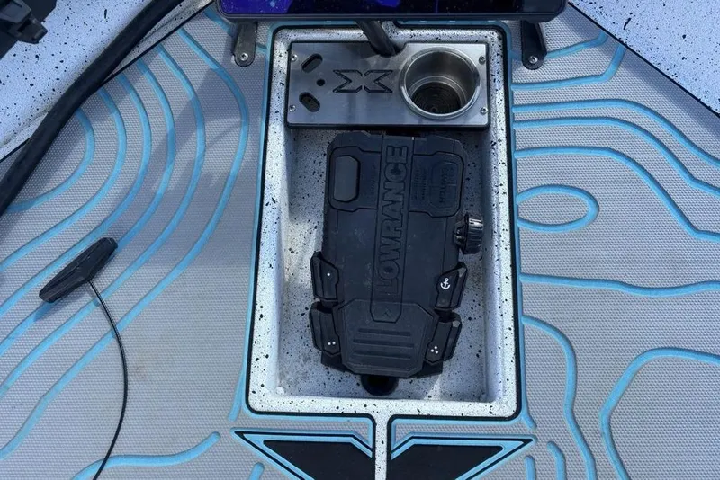 Slide: The Image of Xpress X19 Pro 2022 boat console with Lowrance device and cup holder. - 9