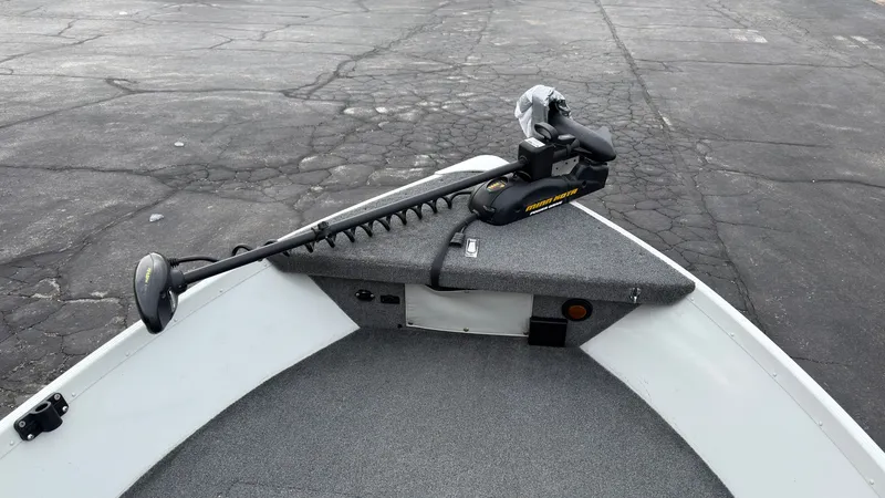 Slide: The Image of 2003 Alumacraft Lunker 165 LTD with Minn Kota motor. - 15