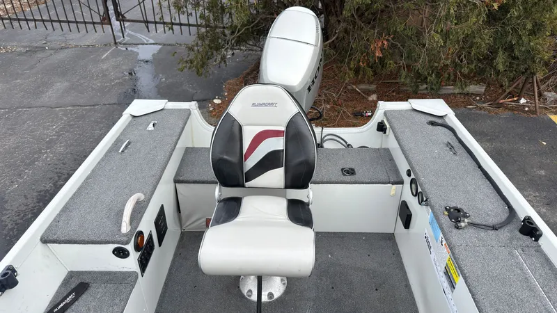 Slide: The Image of 2003 Alumacraft Lunker 165 LTD boat interior with seat and motor. - 5