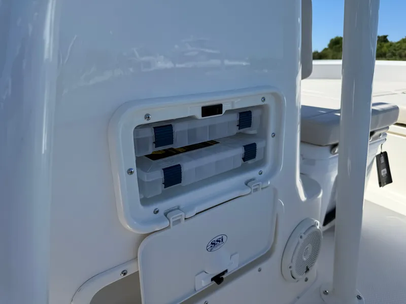Slide: The Image of Boston Whaler 190 Montauk 2026 - 13