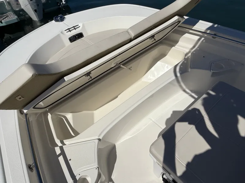 Slide: The Image of Boston Whaler 190 Montauk 2026 - 15