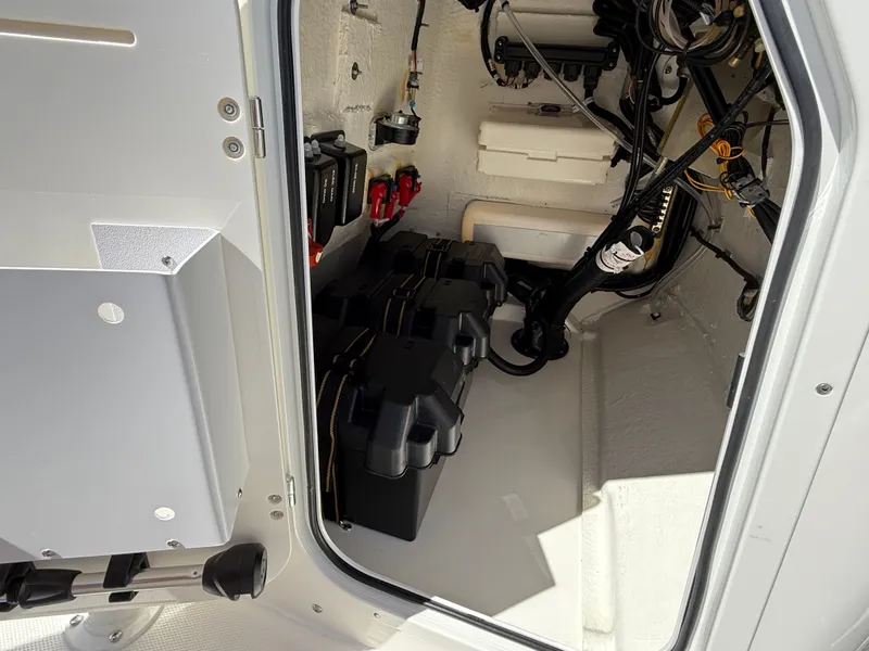 Slide: The Image of Boston Whaler 190 Montauk 2026 - 16