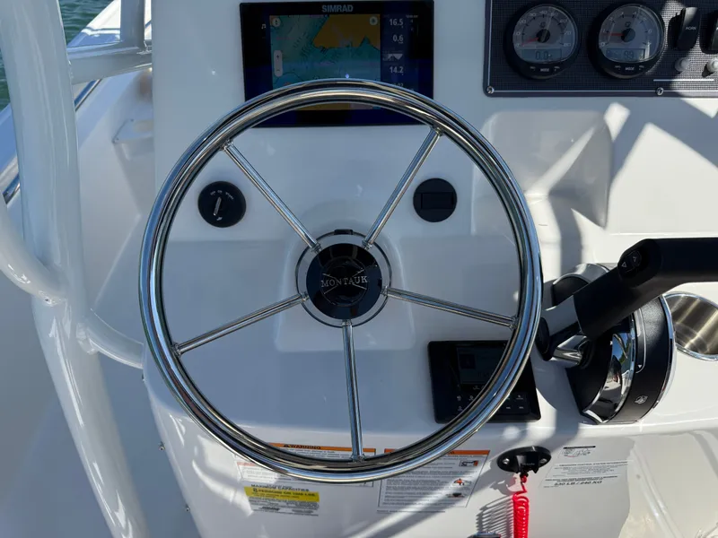 Slide: The Image of Boston Whaler 190 Montauk 2026 - 18