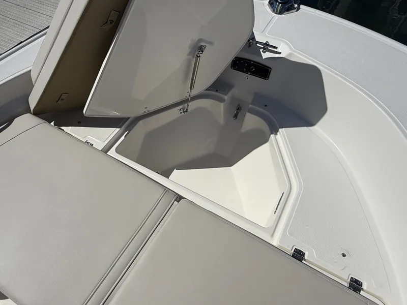 Slide: The Image of Boston Whaler 190 Montauk 2026 - 20