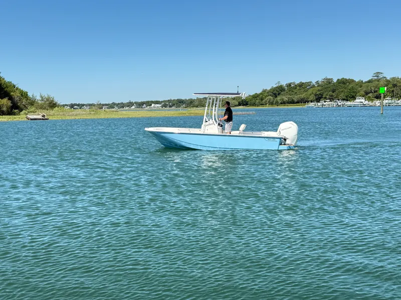Slide: The Image of Boston Whaler 190 Montauk 2026 - 2