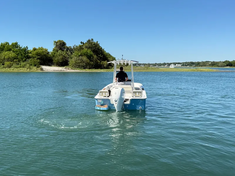 Slide: The Image of Boston Whaler 190 Montauk 2026 - 4