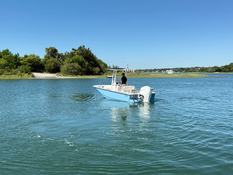 Slide: The Image of Boston Whaler 190 Montauk 2026 - 3
