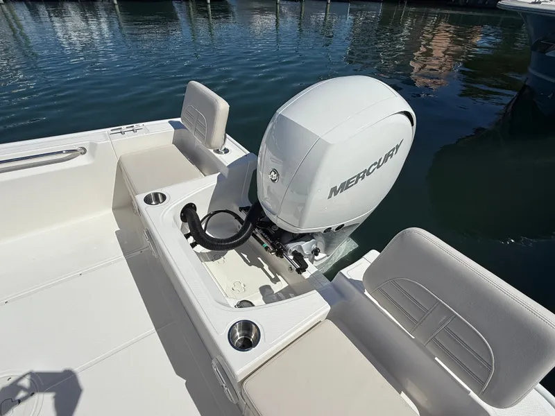 Slide: The Image of Boston Whaler 190 Montauk 2026 - 7