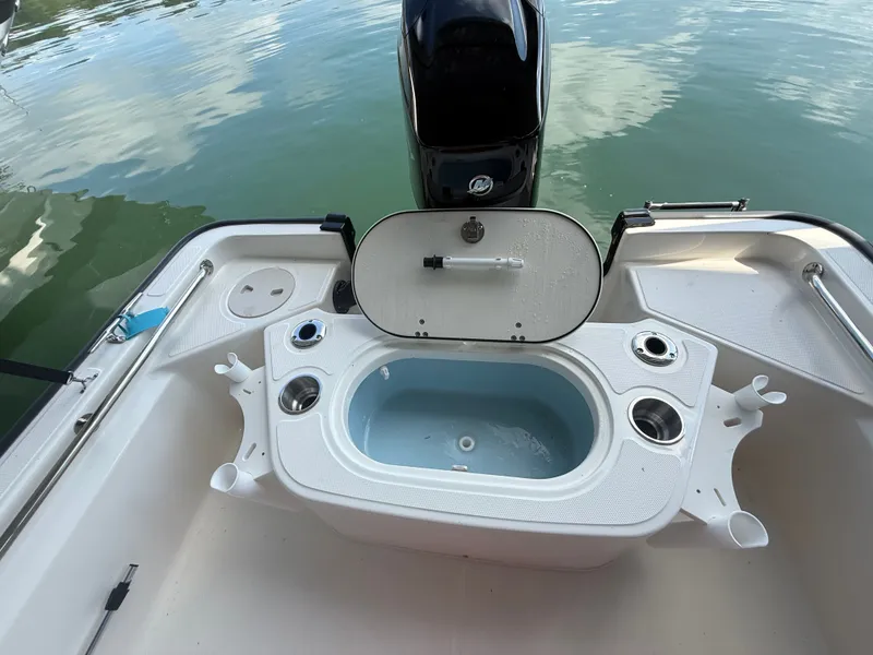 Slide: The Image of Boston Whaler 150 Montauk 2026 - 9