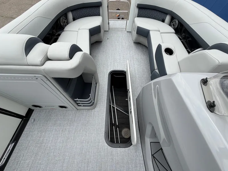 Slide: The Image of Interior of 2026 Harris Grand Mariner 230 pontoon boat. - 29