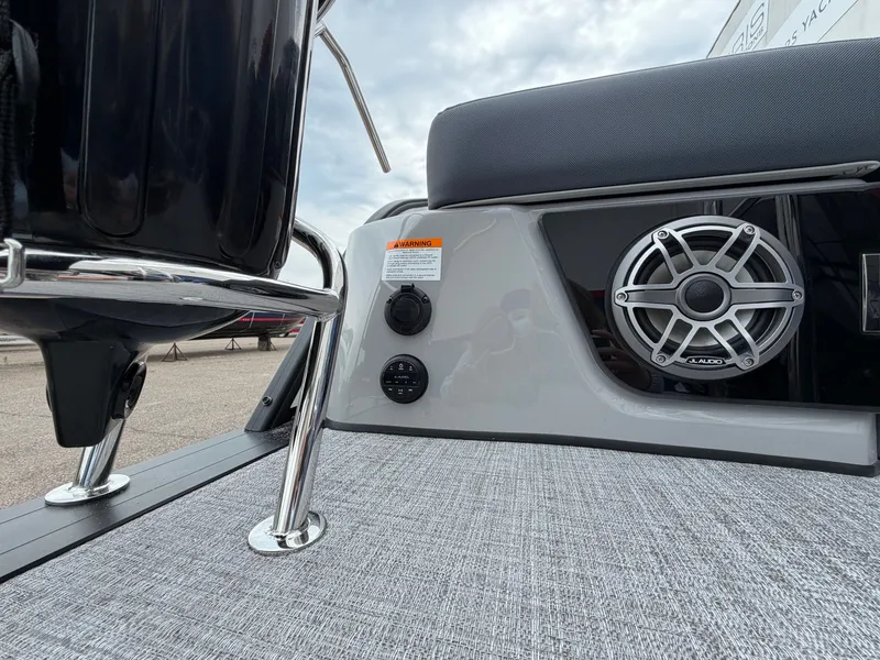 Slide: The Image of Harris Grand Mariner 230 2026 with speaker and seating details. - 9