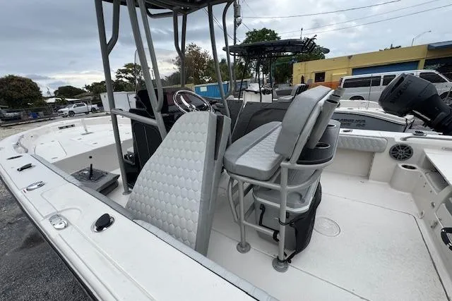 Slide: The Image of Sea Chaser 26 LX 2026 - 11