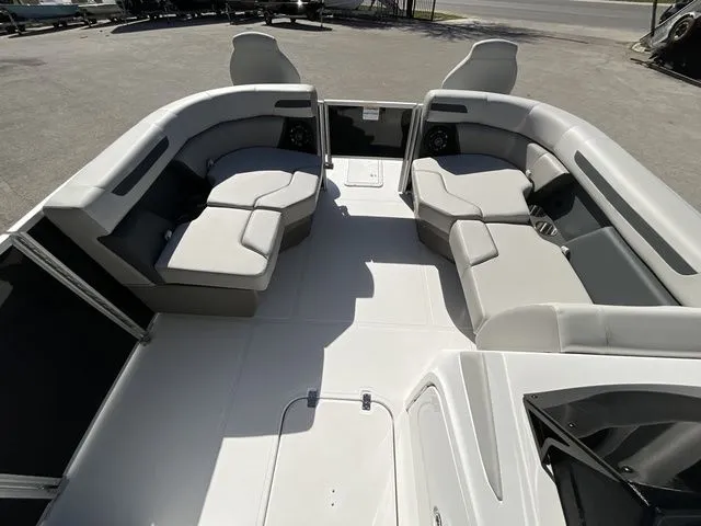 Slide: The Image of Hurricane FunDeck 2260 REF 2026 - 12