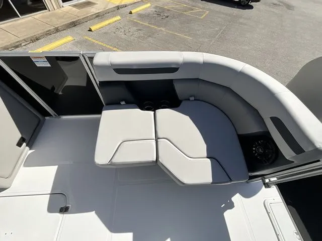 Slide: The Image of Hurricane FunDeck 2260 REF 2026 - 15