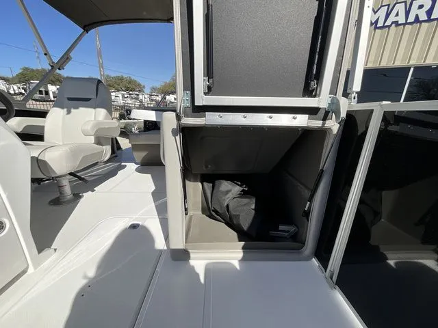 Slide: The Image of Hurricane FunDeck 2260 REF 2026 - 17