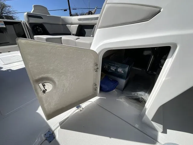 Slide: The Image of Hurricane FunDeck 2260 REF 2026 - 18