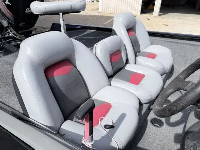 Slide: The Image of Tracker PRO 190 TF 2016 - 7