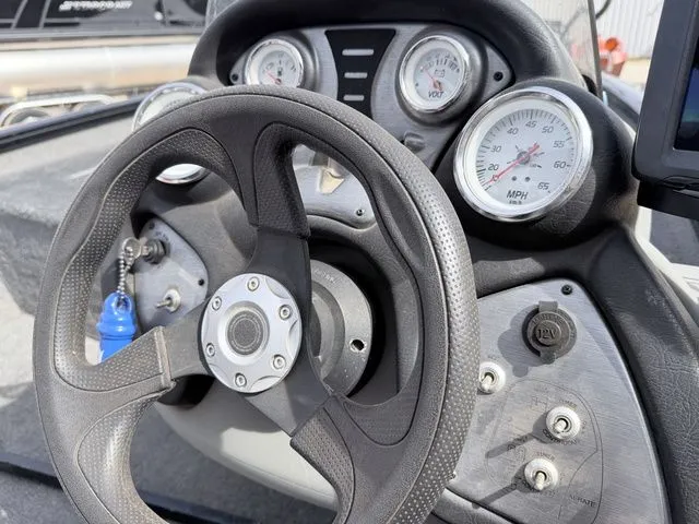 Slide: The Image of Tracker PRO 190 TF 2016 - 9